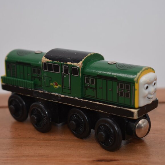 Derek 2003 Thomas the Tank & Friends Wooden Railway Learning Curve Round Magnet - Picture 9 of 10